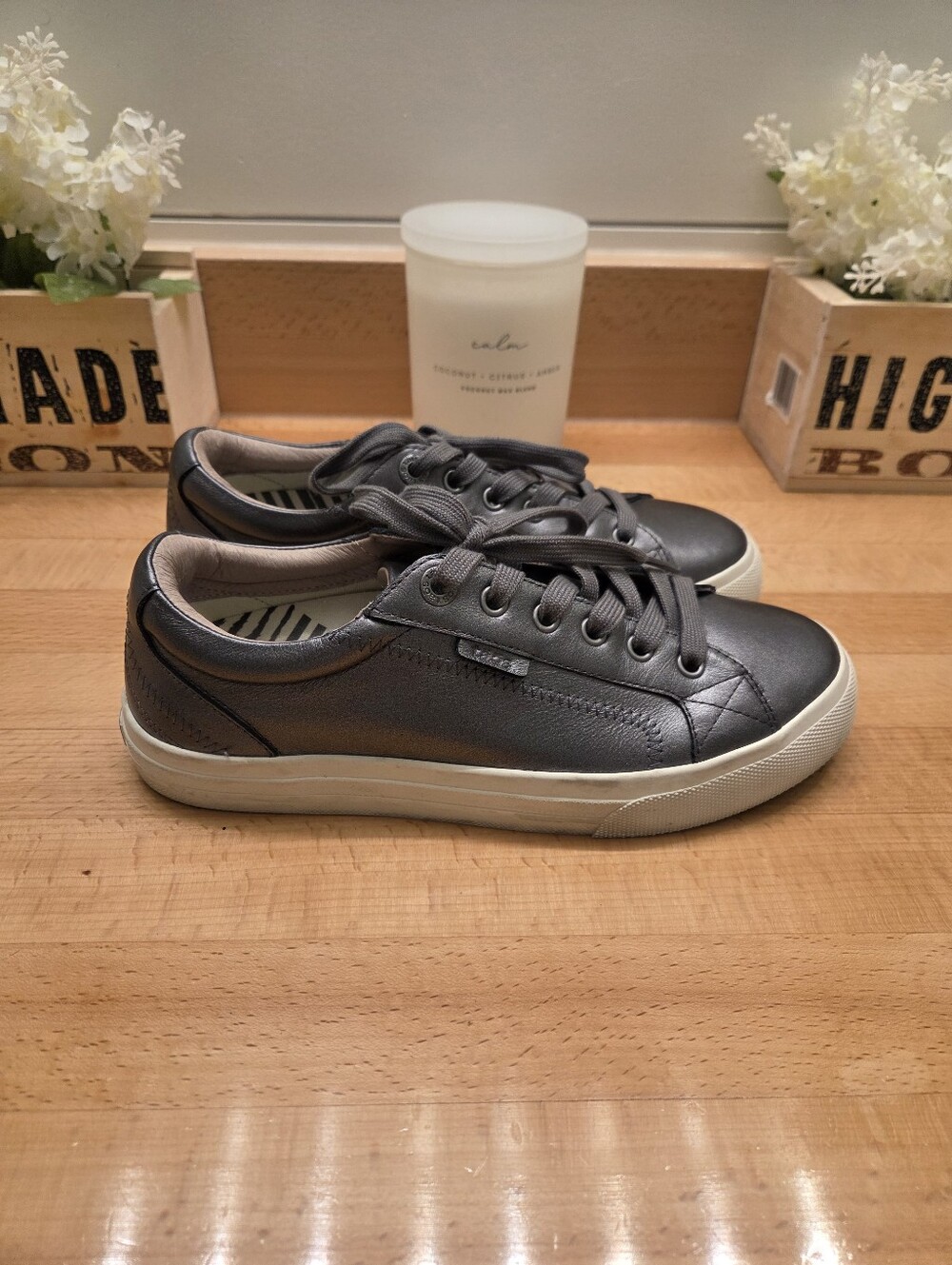 Taos Plim Soul Lux Sneakers Metallic Pewter Leather Women's Size 8